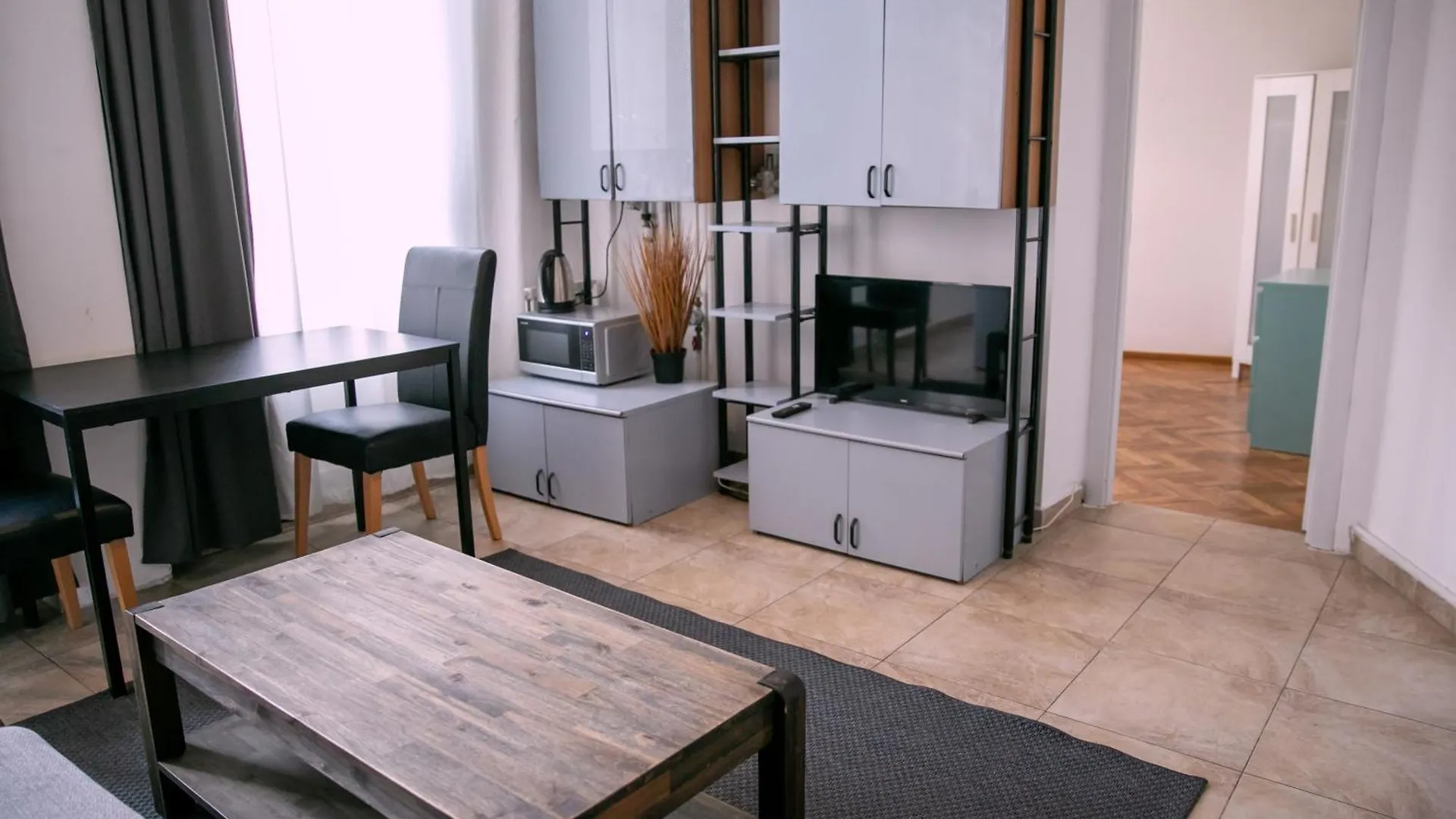 Color Apartments Street Blanari 12 Бухарест