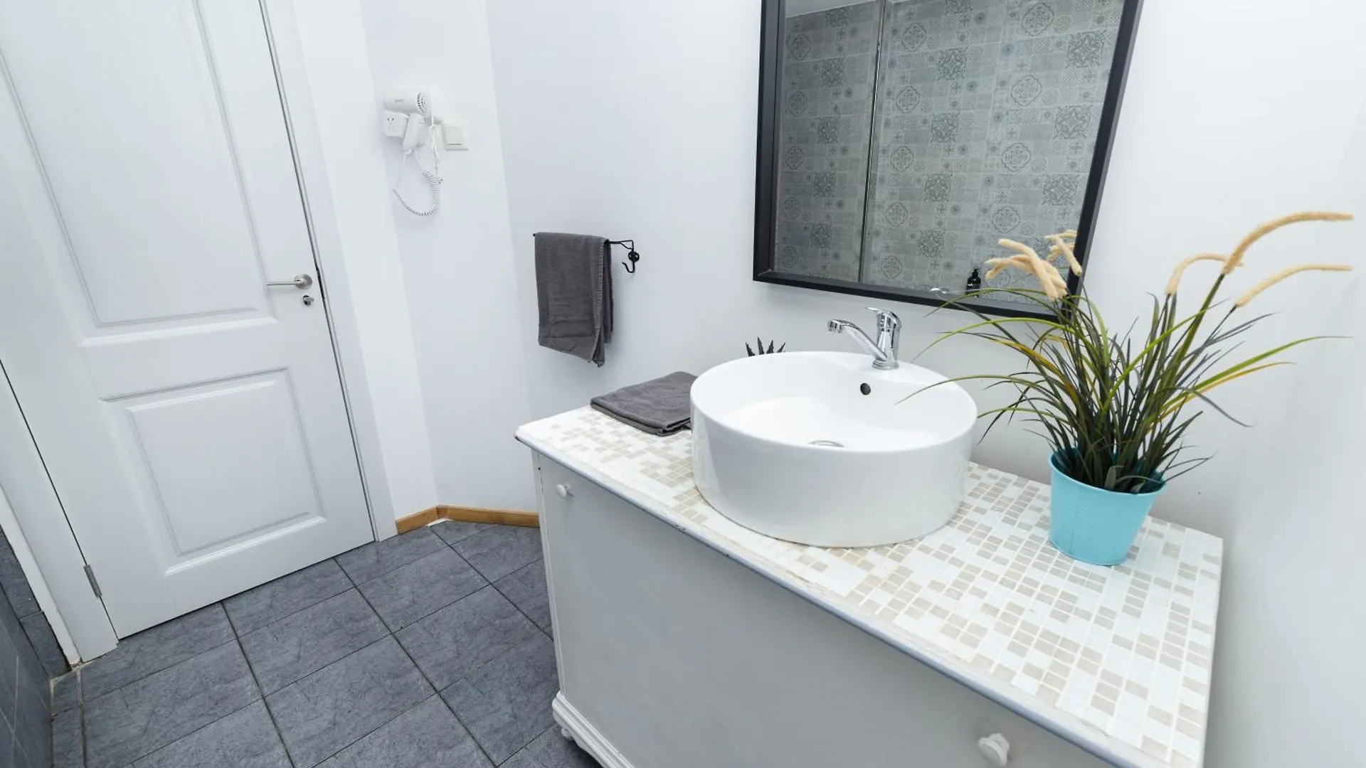 Color Apartments Street Blanari 12 Бухарест
