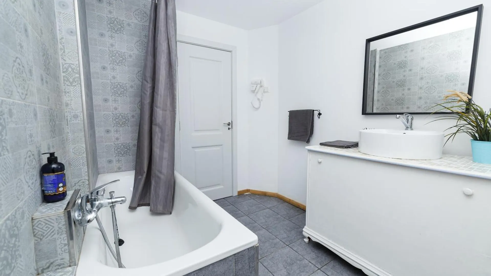 Color Apartments Street Blanari 12 Бухарест